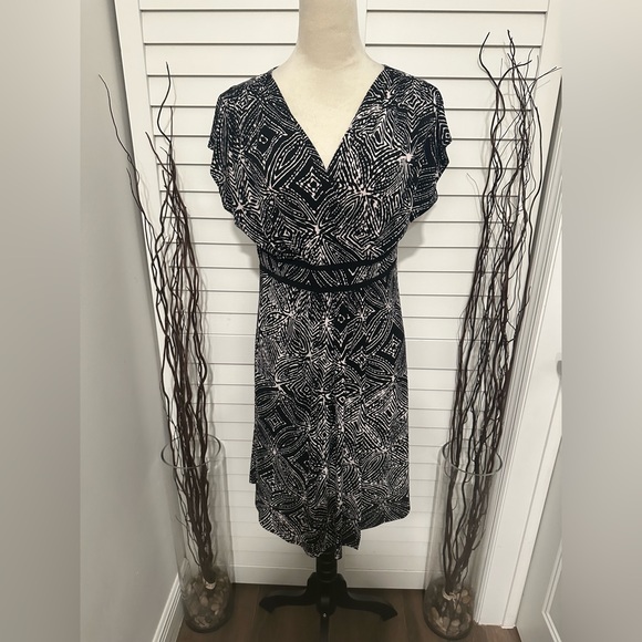 Almost New - Perception Concept V Neck Dress Size XL - Picture 1 of 5